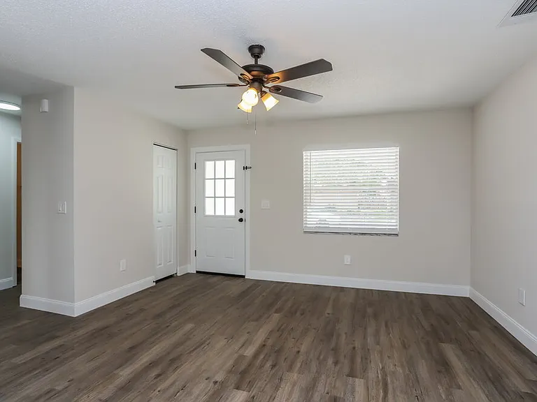 1038 Bridlewood Way — Photo 3