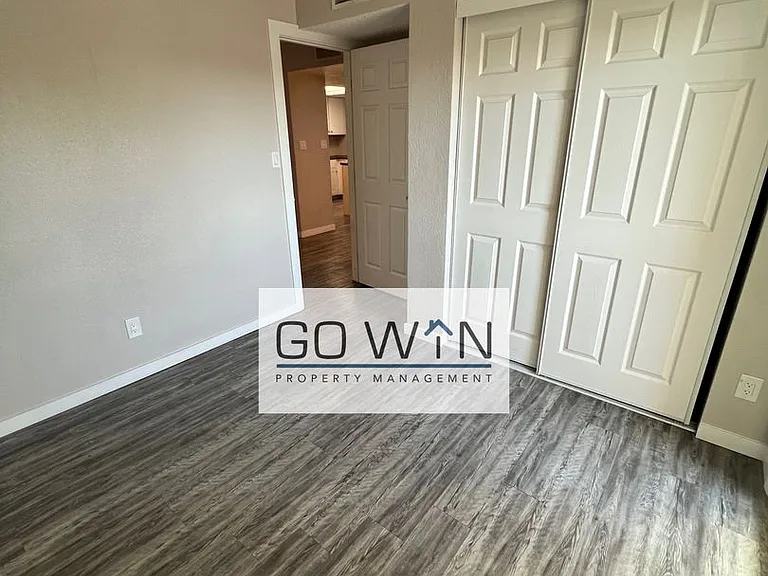 1212 W Mountain View Rd — Photo 14