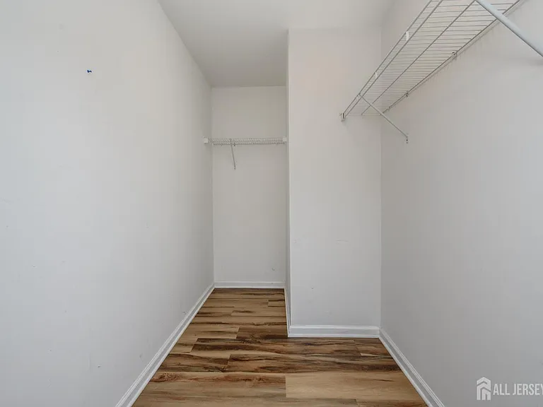 303 Pinelli Dr — Photo 17