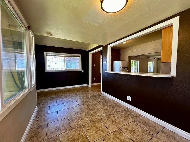 916 S 11th Ave — Photo 12
