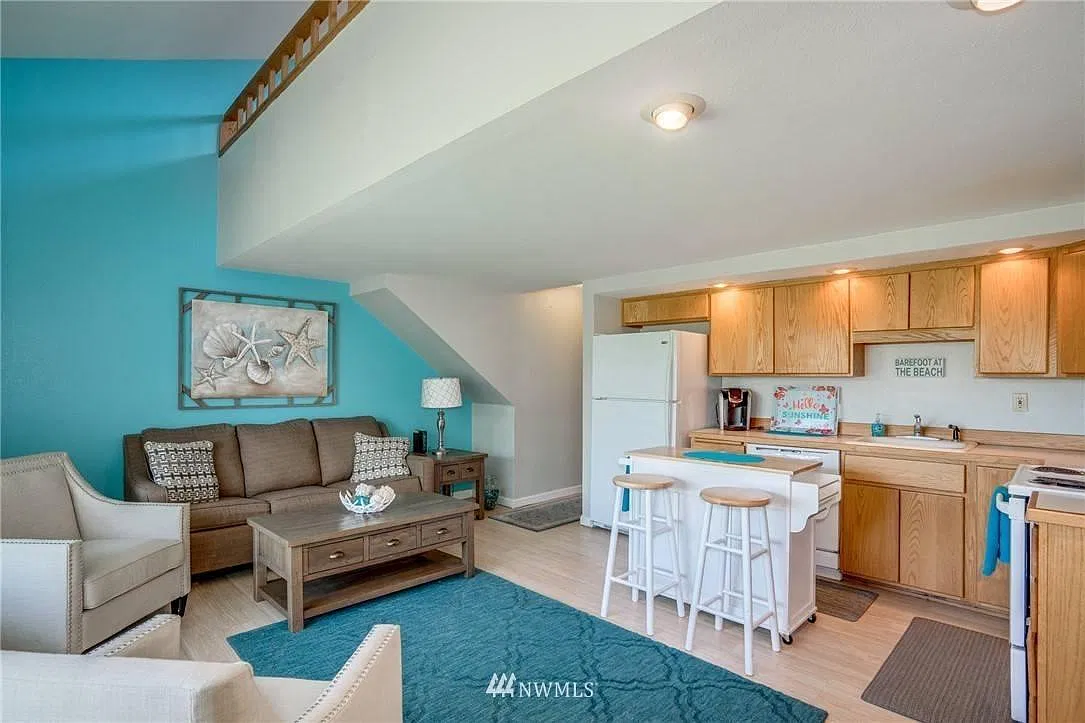 8903 Crescent Bar Rd NW — Photo 3