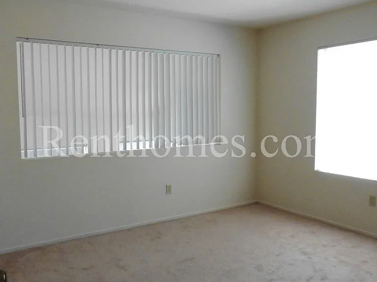 10669 Glendover Ln — Photo 8