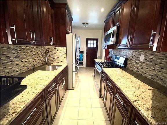 5th image of 1486 Needham Ave