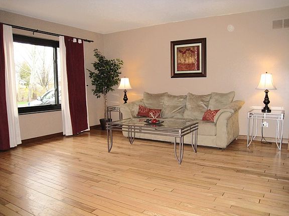 2nd image of 24W581 S Meadow Lake Dr