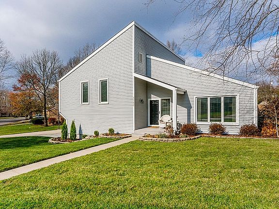 2nd image of 3380 Carriage Ln