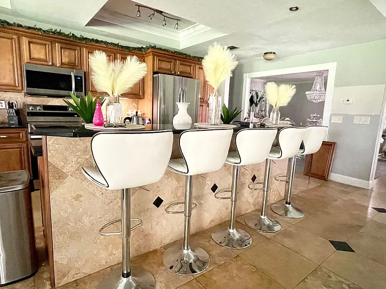 1102 S Sugartree Dr — Photo 25