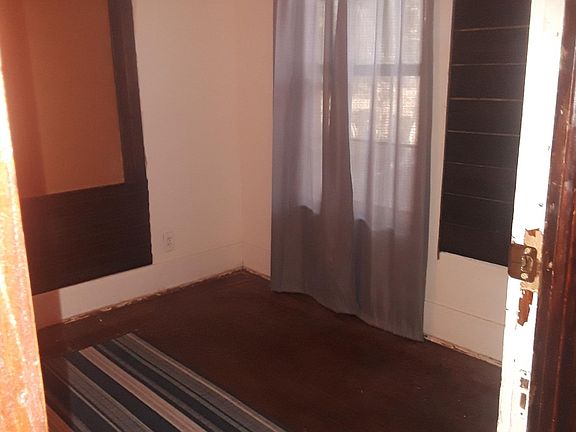 2nd image of 306 E Huisache Ave