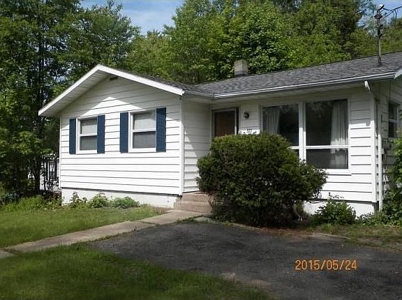 3rd image of 321 Clifford Dr