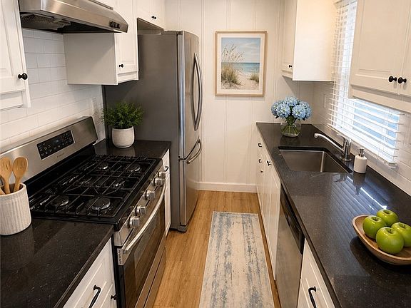 3rd image of 137 Topaz Ave #1/2