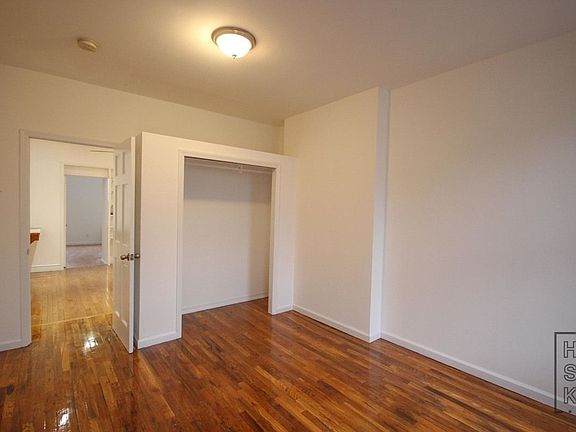 3rd image of 1055 Jefferson Ave #1