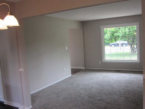 3rd image of 2342 Town Ct