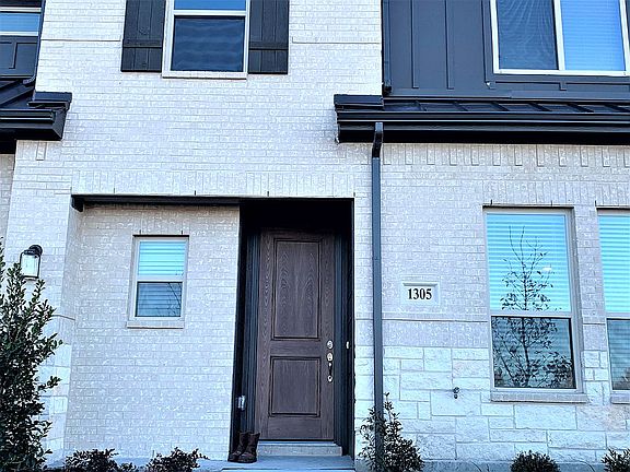 2nd image of 1305 Pebblebrook Ln