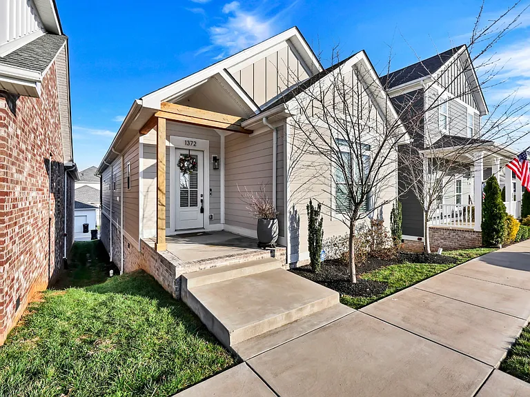 1372 Hicks Edgen Rd — Photo 2