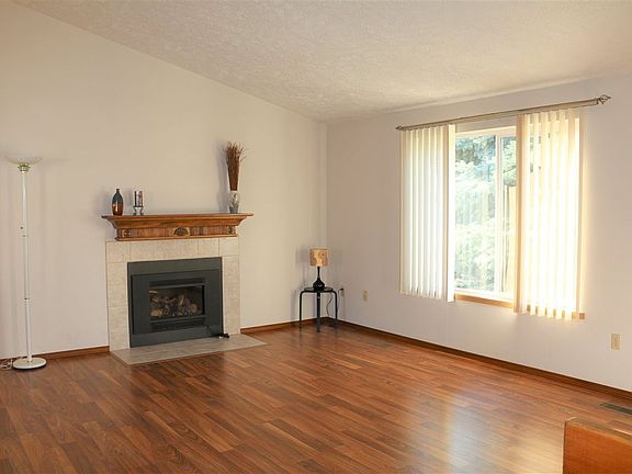 2nd image of 934 E Calkins Dr