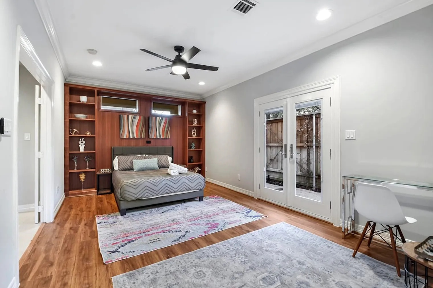 6 bed, 3.0 bath, 3100 sqft, $11,034 — Photo 1