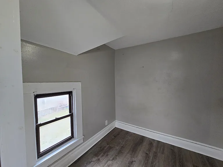 214 Edwards St — Photo 29