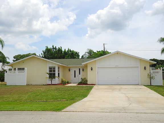 5th image of 2515 SE Petit Lane