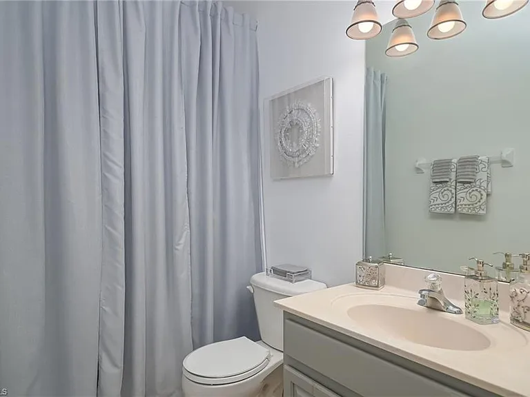 2250 Grove Dr — Photo 23