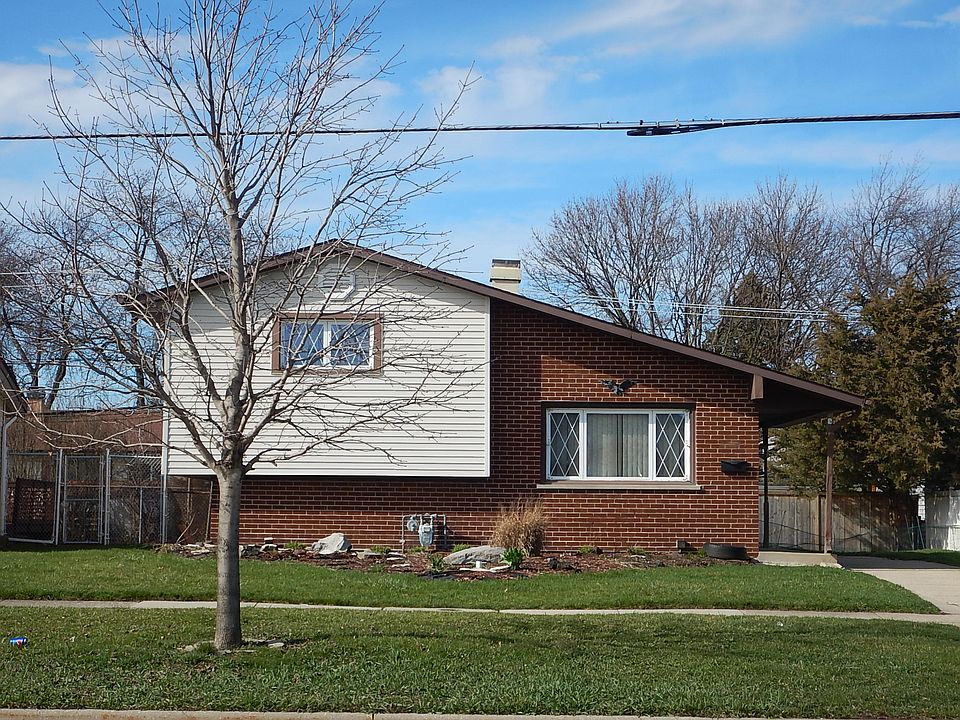 1st image of 174 E Fullerton Ave