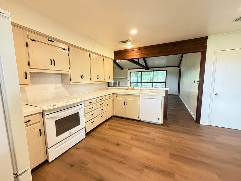 5166 Interstate Highway 30 Service Rd — Photo 11