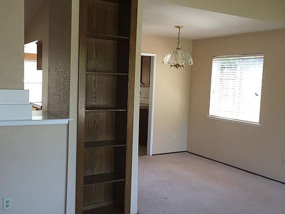 living room/dining combo