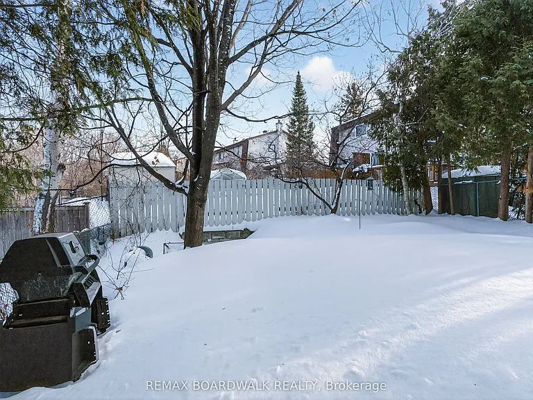 8 Oberon St — Photo 24