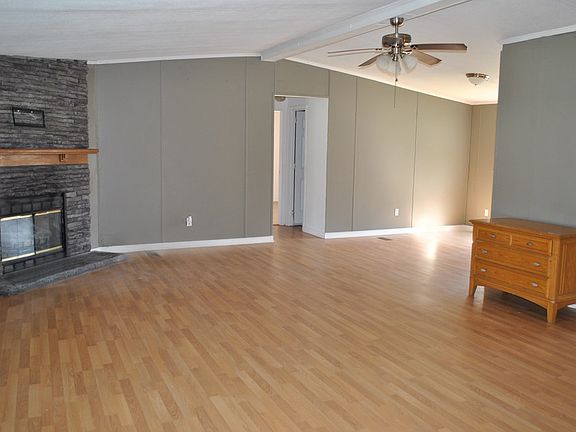 4th image of 242 Middle Creek Rd