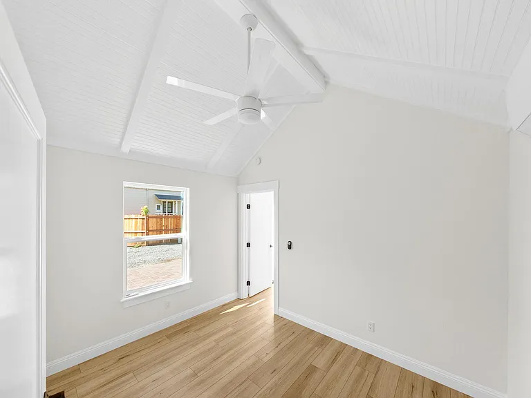 952 Park St — Photo 18