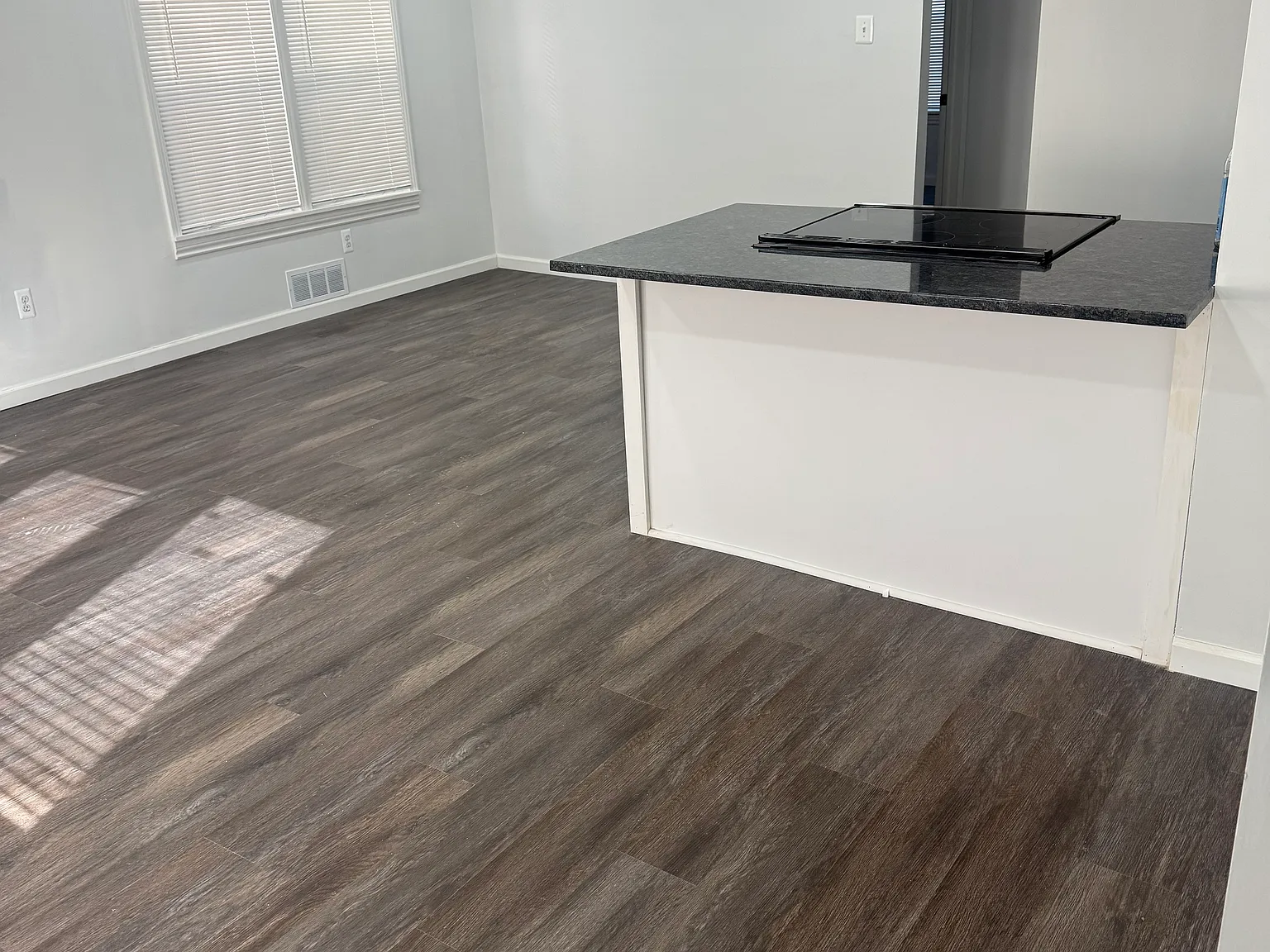 4 bed, 2.5 bath, 1460 sqft, $1,600 — Photo 3