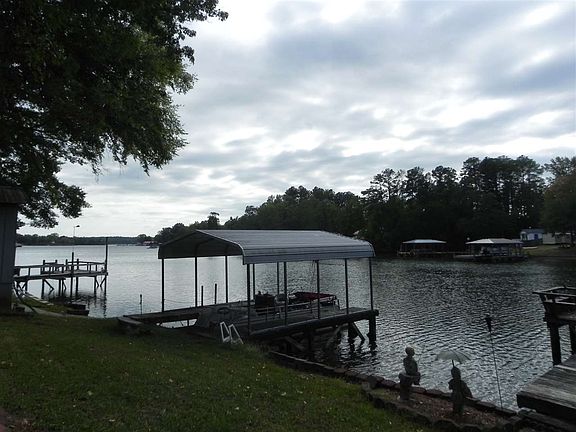 4th image of 572 Forest Dr