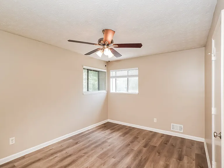 4140 Hawkins Xing — Photo 15