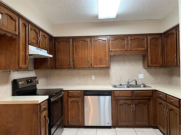 2nd image of 100 Lakeway Dr