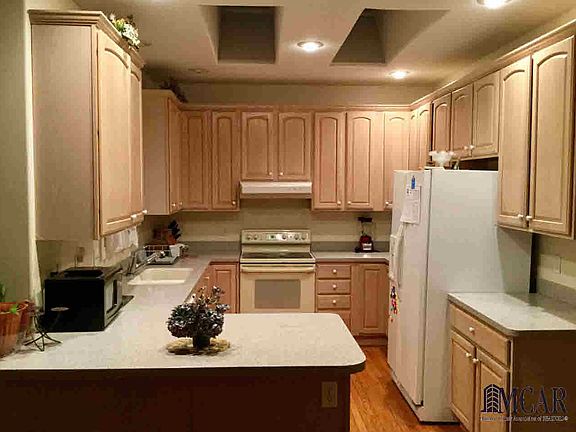 3rd image of 758 Saint James Park Ave