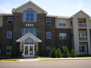 1331 Lake Dr APT A301, Chanhassen, MN 55317