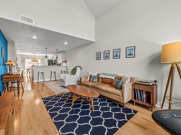 3rd image of 39665 Springwater Dr