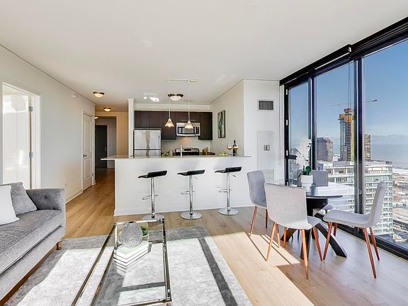 4th image of 225 N Columbus Dr Unit 5310