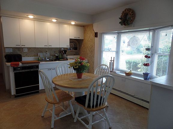 2nd image of 33 Petal Ln
