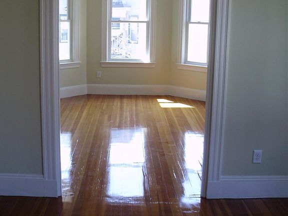 Dinning room looking to living room