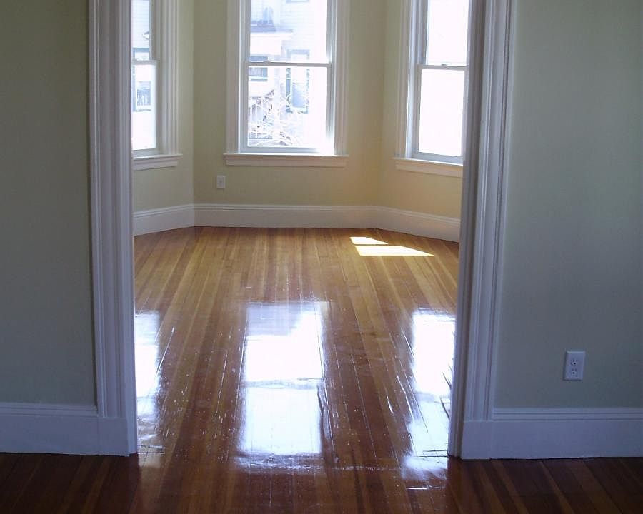 Dinning room looking to living room