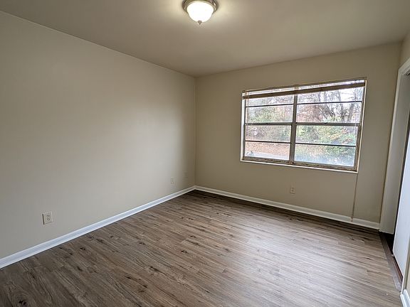 5th image of 2447 30th St #C