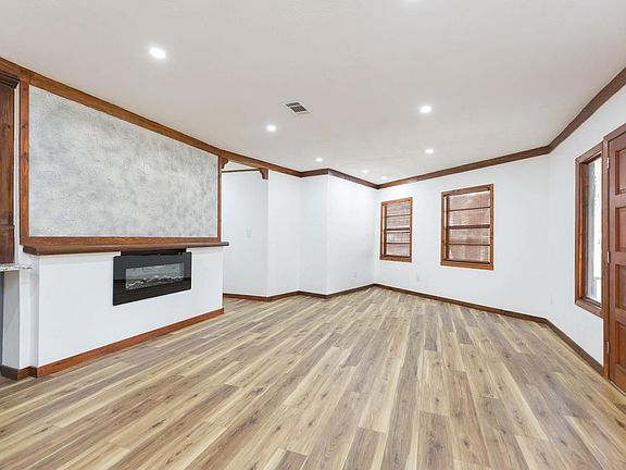2nd image of 32608 Knollwood Ln