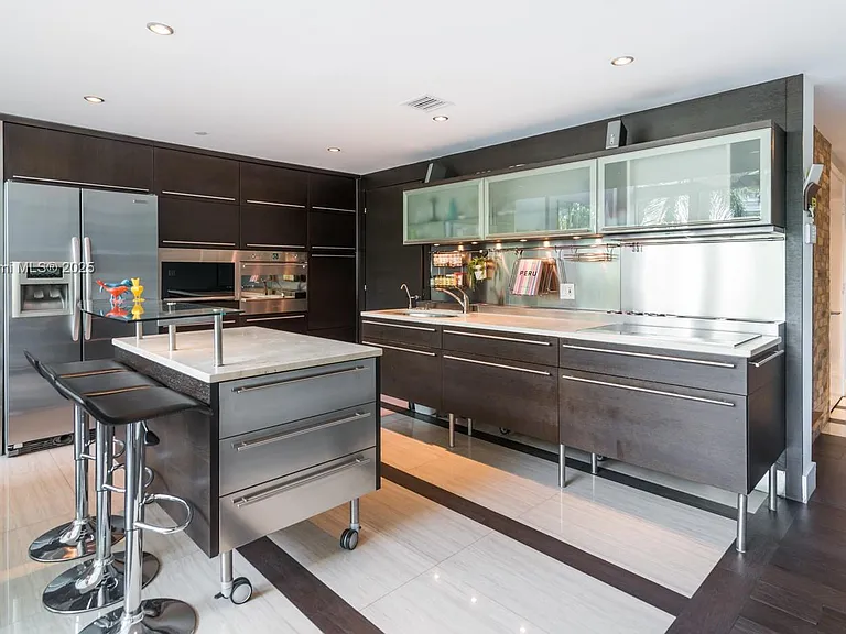 6000 Collins Ave #310 — Photo 16