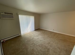 930 W Rollins Rd, Round Lake, IL 60073