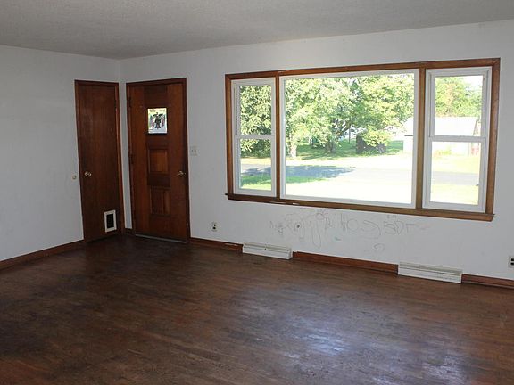 5th image of 305 Woodlawn Ave