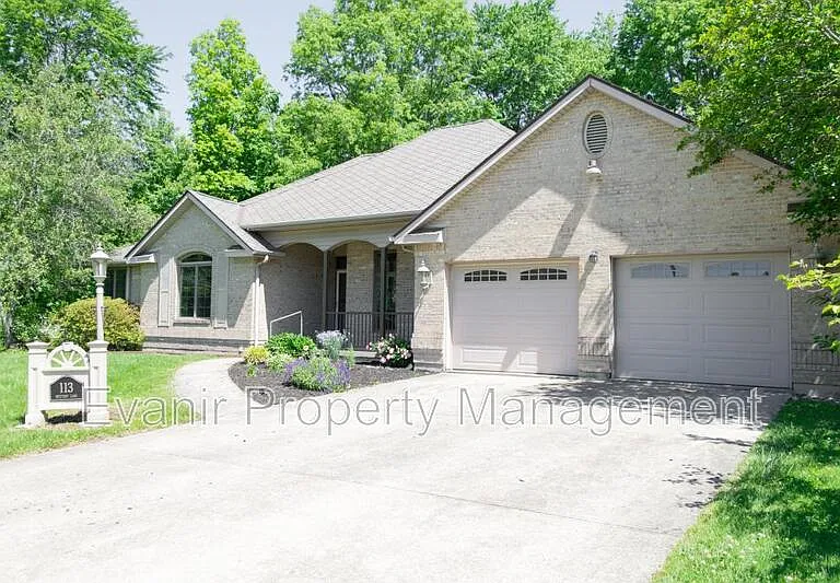 113 Brittany Ln — Photo 3
