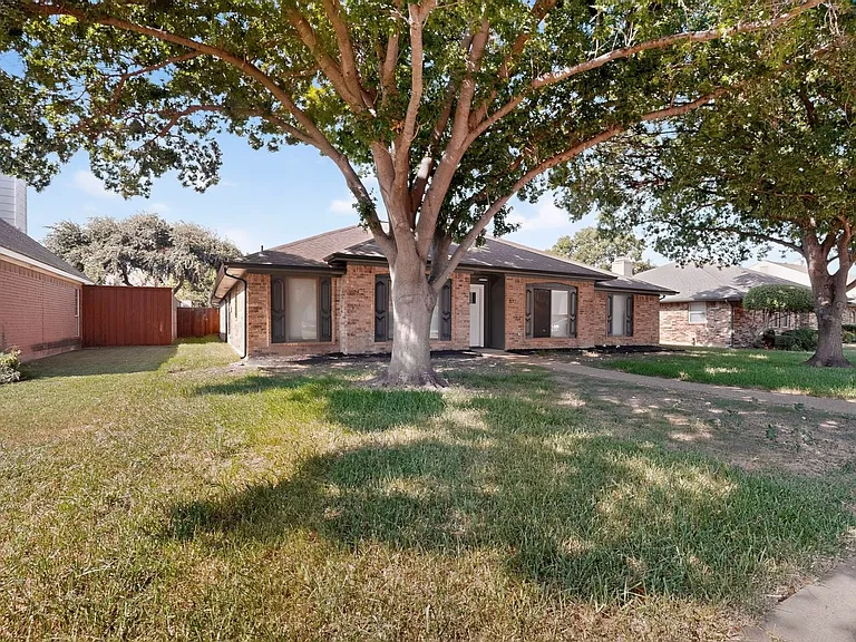 817 Sycamore Creek Rd — Photo 4