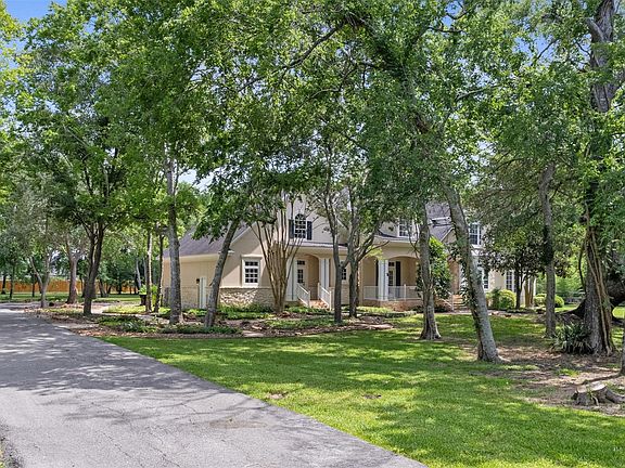 2nd image of 2042 Darby Ln