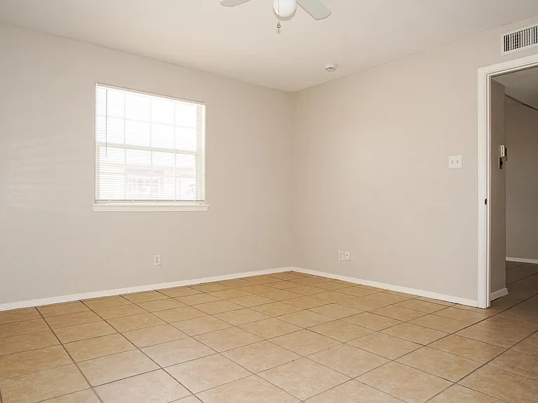 216 S Schutz Dr #10 — Photo 11