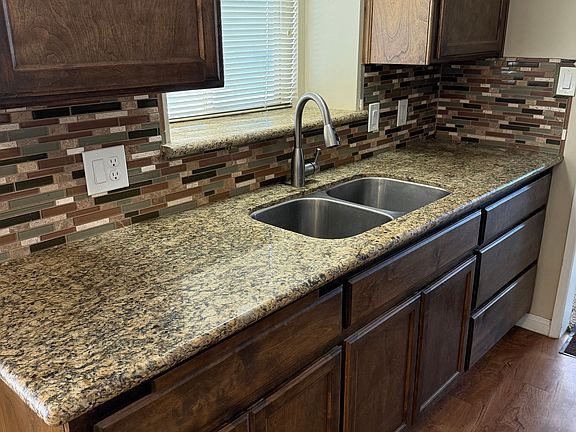 5th image of 1900 Dracena St #1900