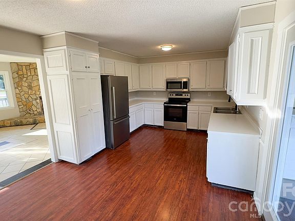 4th image of 3014 Morgan Mill Rd